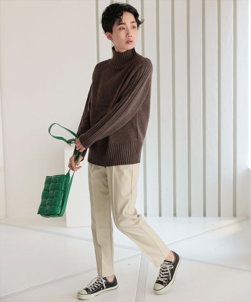 DONOBAN（ドノバン）の「エコレザーテーパードタックパンツ（スラックス・レディース・ブラック/ブルー/アイボリー/モカ・F）」の10枚目の写真