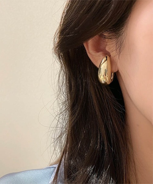 LA VORAGINE(ラ ヴォラジネ)の「金属イアーカフ2個セット(イヤーカフ・レディース・ゴールド系その他・FREE)」の1枚目の写真