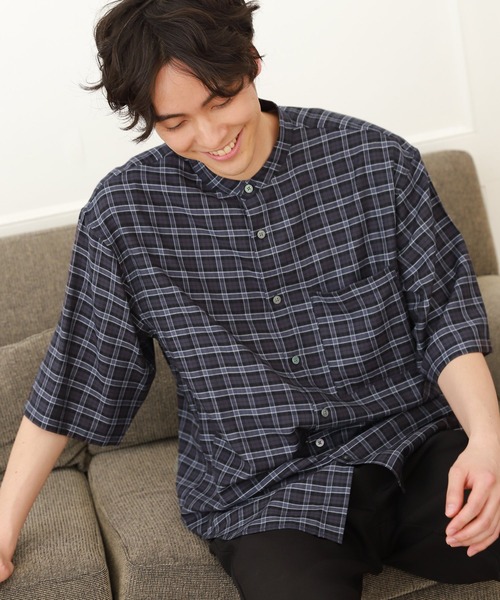 LAKOLE（ラコレ）の「バンドカラーシアーチェックシャツ / 945209（シャツ/ブラウス・メンズ・サンドグレー/アイボリー/チャコール・MEDIUM/LARGE）」の2枚目の写真