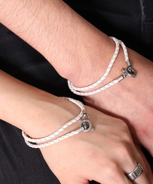 BAYBLO（ベイブロ）の「(BB)【本革】リング 編み込み レザー ブレスレット（ブレスレット・メンズ・ホワイト/ブラック/ネイビー/ブラウン/ターコイズブルー/トリコロール・ONE SIZE）」の2枚目の写真