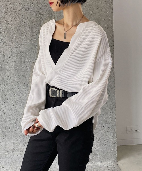 PAGEBOY(ページボーイ)の「スリットVネックロングスリーブ(Tシャツ/カットソー・レディース・ブラック/オフホワイト/グレイッシュベージュ/オリーブ/アクア・FREE)」の2枚目の写真