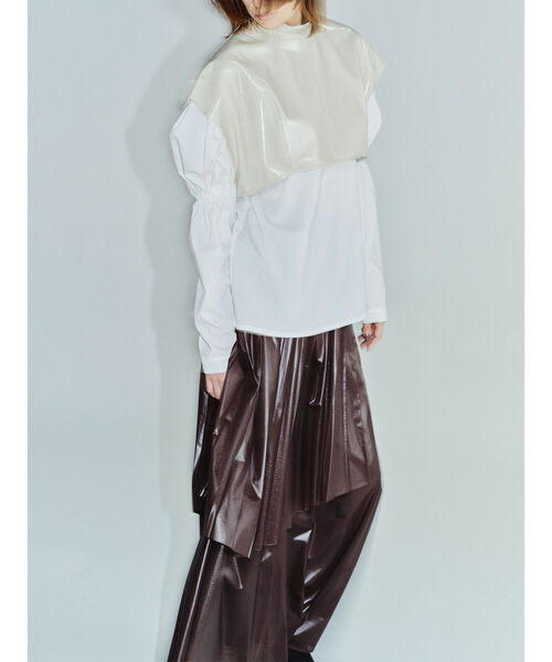 Ray BEAMS（レイビームス）の「RBS / ラミネート ハイネック ベスト（ベスト・レディース・ダークブラウン/ベージュ・ONE SIZE）」の3枚目の写真