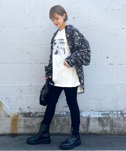 PAGEBOY(ページボーイ)の「ミラージュフォトロンT(Tシャツ/カットソー・レディース・オフホワイト/ブラック/ブラウン・FREE)」の4枚目の写真