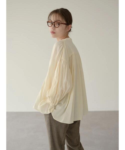 earth music&ecology（アースミュージックアンドエコロジー）の「ギャザーブラウス ＊（シャツ/ブラウス・レディース・ブラック/グリーン/アイボリー/マスタード・FREE）」の6枚目の写真