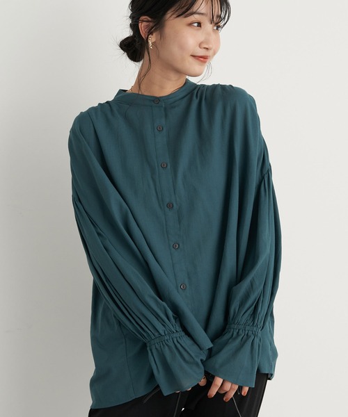 earth music&ecology（アースミュージックアンドエコロジー）の「ギャザーブラウス ＊（シャツ/ブラウス・レディース・ブラック/グリーン/アイボリー/マスタード・FREE）」の3枚目の写真