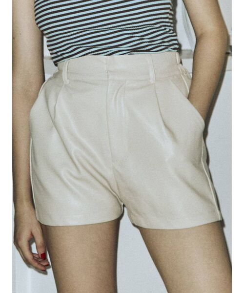 jouetie(ジュエティ)の「タックキュロット【ショートパンツ】(その他パンツ・レディース・アイボリー/グレー/ブラック/イエロー/グリーン・MEDIUM)」の2枚目の写真