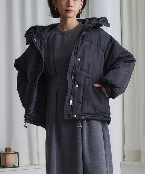 ECRIRE（エクリール）の「フード付きボリュームJK（その他アウター・レディース・ベージュ/ブラック/ラベンダー・M）」の2枚目の写真