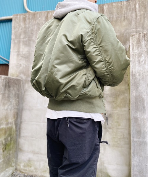 Alpha Industries(アルファインダストリーズ)の「ALPHA INDUSTRIES(アルファインダストリーズ) / MA-1 FLIGHT JACKET リバーシブル フライトジャケット(MA-1・メンズ・ブラック/オリーブ・S/M/L)」の4枚目の写真