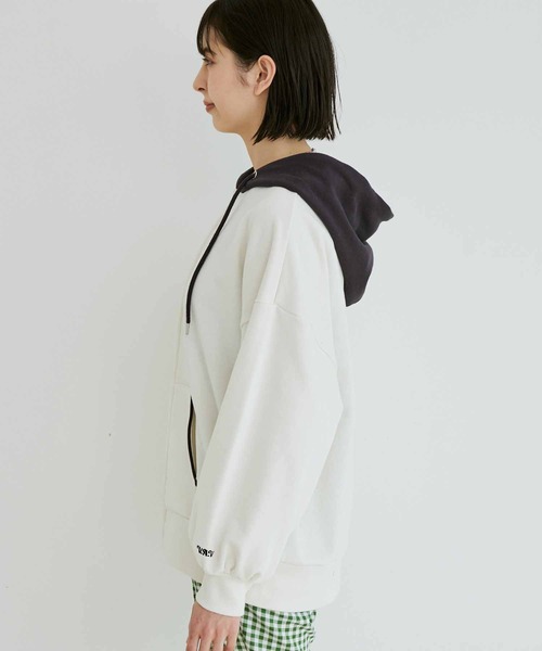 VIS（ビス）の「【ディズニー】ミッキー/バイカラージップアップパーカー【WEB限定】（パーカー・レディース・オフホワイト/スミクロ・FREE）」の12枚目の写真