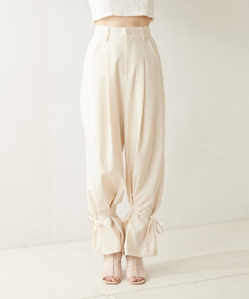 Chico（チコ）の「裾ドロストデザインパンツ（その他パンツ・レディース・ブラック/グレー/アイボリー・FREE）」の4枚目の写真