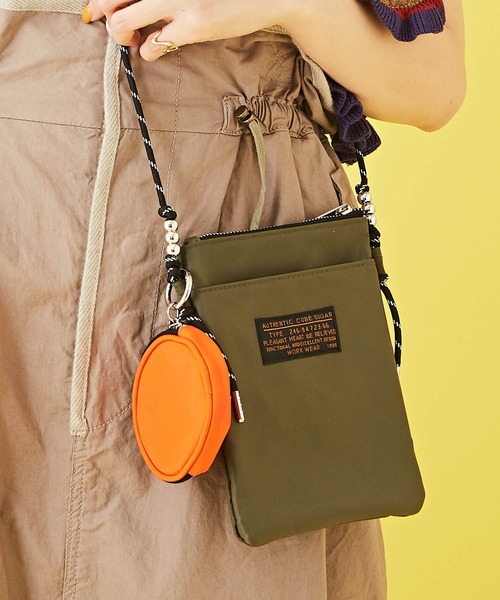 CUBE SUGAR（キューブシュガー）の「丸ポーチ付きミニショルダーバッグ（ショルダーバッグ・レディース・ブラック/ベージュ/カーキ・M）」の3枚目の写真