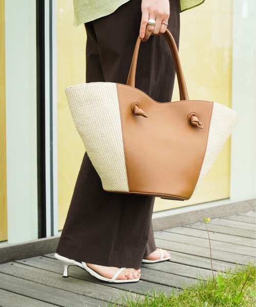 UNTITLED（アンタイトル）の「◆【STORY掲載】ビッグトート（トートバッグ・レディース・ブラック/キャメル・00）」の2枚目の写真