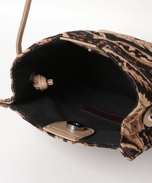 AT CREATION（アットクリエイション）の「EM:AT CREATION ペイズリー縦長ショルダー（ショルダーバッグ・レディース・ブラック/ベージュ/レッド/ライトグリーン・FREE）」の8枚目の写真