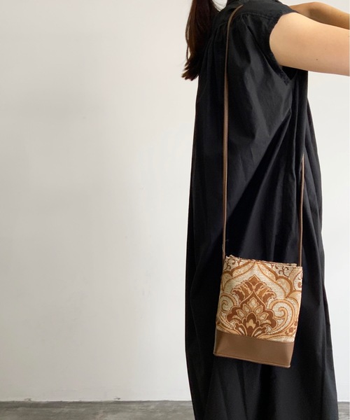 AT CREATION（アットクリエイション）の「EM:AT CREATION ペイズリー縦長ショルダー（ショルダーバッグ・レディース・ブラック/ベージュ/レッド/ライトグリーン・FREE）」の3枚目の写真