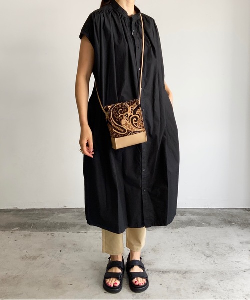 AT CREATION（アットクリエイション）の「EM:AT CREATION ペイズリー縦長ショルダー（ショルダーバッグ・レディース・ブラック/ベージュ/レッド/ライトグリーン・FREE）」の2枚目の写真