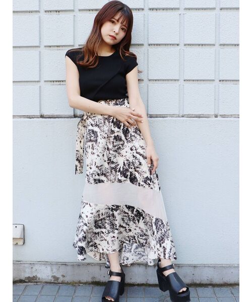 MURUA（ムルーア）の「ウェーブカットニットタンク（タンクトップ・レディース・ホワイト/ブラック/その他1・FREE）」の4枚目の写真