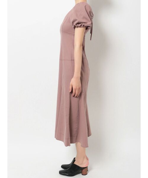 MERCURYDUO（マーキュリーデュオ）の「ステッチ切替ボリュームスリーブワンピース（ワンピース・レディース・ピンク/インディゴブルー/ブラウン・SMALL/MEDIUM）」の7枚目の写真