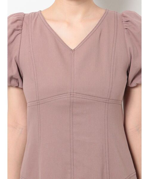 MERCURYDUO（マーキュリーデュオ）の「ステッチ切替ボリュームスリーブワンピース（ワンピース・レディース・ピンク/インディゴブルー/ブラウン・SMALL/MEDIUM）」の9枚目の写真