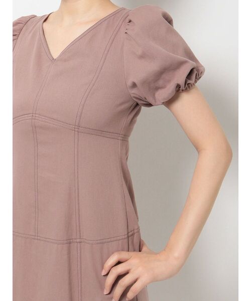 MERCURYDUO（マーキュリーデュオ）の「ステッチ切替ボリュームスリーブワンピース（ワンピース・レディース・ピンク/インディゴブルー/ブラウン・SMALL/MEDIUM）」の10枚目の写真