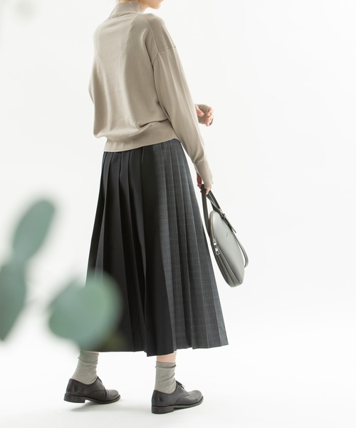 nop de nod(ノップドゥノッド)の「ポリエステルウール切り替えプリーツスカート(スカート・レディース・ブラック/ダークグレー・3)」の4枚目の写真