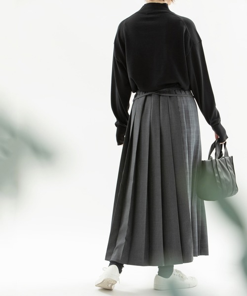 nop de nod(ノップドゥノッド)の「ポリエステルウール切り替えプリーツスカート(スカート・レディース・ブラック/ダークグレー・3)」の11枚目の写真