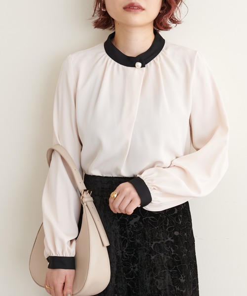 natural couture(ナチュラルクチュール)の「大好評!リバイバルアイテム/プチプラパールポイントバイカラーブラウス(シャツ/ブラウス)」|オフホワイト