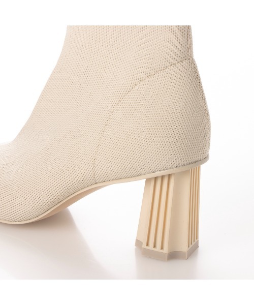 EVOL(イーボル)の「【EVOL】7cmデザインヒールニットショートブーツ BT23517(ブーツ・レディース・ブラック/ベージュ/アイボリー・22.5cm/23.5cm/24.5cm/23.0cm/24.0cm/22.0cm)」の20枚目の写真