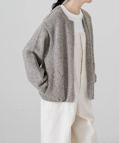 かぐれ（カグレ）の「ペルークルーネックカーディガン（カーディガン/ボレロ・レディース・ダークブラウン/グレー・FREE）」の14枚目の写真