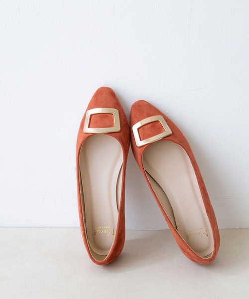 menue（メヌエ）の「バックル付きスクエアトゥフラットパンプス（パンプス・レディース・アイボリー/ブラック/グレイッシュベージュ/テラコッタ・21.5cm/22.0cm/22.5cm/23.0cm/23.5cm/24.0cm/24.5cm/25.0cm/25.5cm/26.0cm）」の4枚目の写真