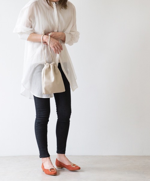 menue（メヌエ）の「バックル付きスクエアトゥフラットパンプス（パンプス・レディース・アイボリー/ブラック/グレイッシュベージュ/テラコッタ・21.5cm/22.0cm/22.5cm/23.0cm/23.5cm/24.0cm/24.5cm/25.0cm/25.5cm/26.0cm）」の12枚目の写真