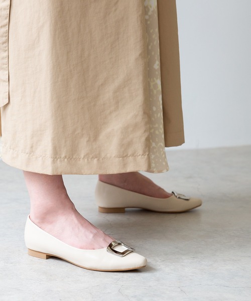 menue（メヌエ）の「バックル付きスクエアトゥフラットパンプス（パンプス・レディース・アイボリー/ブラック/グレイッシュベージュ/テラコッタ・21.5cm/22.0cm/22.5cm/23.0cm/23.5cm/24.0cm/24.5cm/25.0cm/25.5cm/26.0cm）」の14枚目の写真