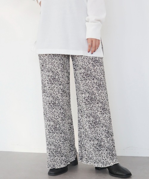 RAY CASSIN FAVORI（レイカズンフェバリ）の「・RAY CASSIN フラワーptプリーツパンツ＊（その他パンツ・レディース・ブラック/ブラウン/オフホワイト・FREE）」の2枚目の写真