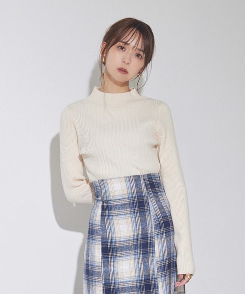 ADIRA（アディラ）の「スタイルアップリブニット（ニット/セーター・レディース・ブラック/アイボリー/ピンク・MEDIUM）」の2枚目の写真