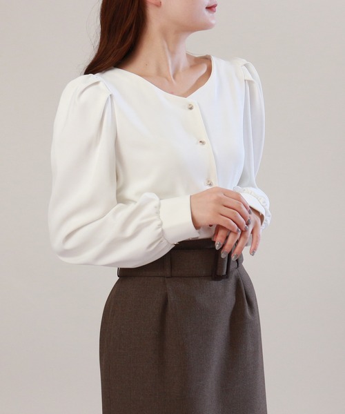TRUDEA（トルディア）の「ボリュームスリーブブラウス（シャツ/ブラウス・レディース・ホワイト/チャコールグレー・SMALL/MEDIUM）」の2枚目の写真
