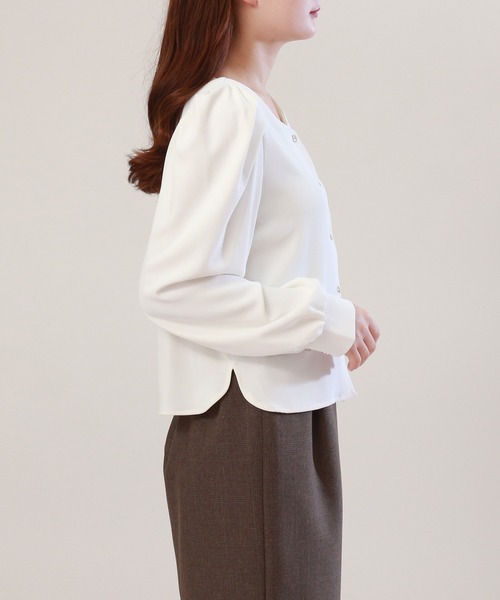 TRUDEA（トルディア）の「ボリュームスリーブブラウス（シャツ/ブラウス・レディース・ホワイト/チャコールグレー・SMALL/MEDIUM）」の14枚目の写真