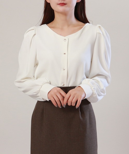 TRUDEA（トルディア）の「ボリュームスリーブブラウス（シャツ/ブラウス・レディース・ホワイト/チャコールグレー・SMALL/MEDIUM）」の5枚目の写真