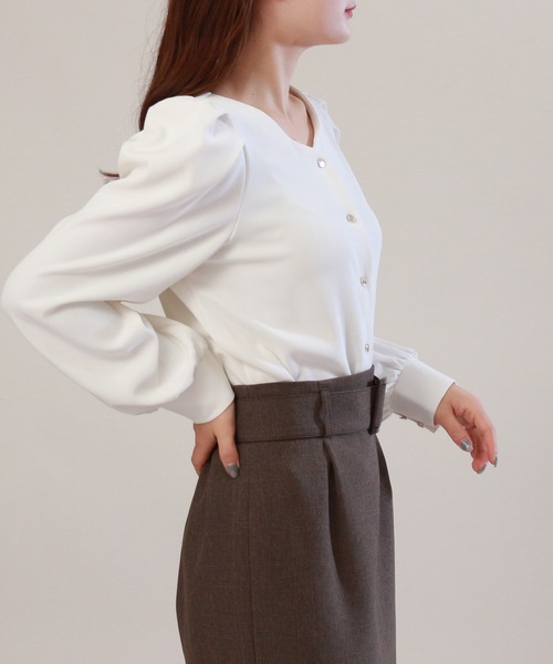 TRUDEA（トルディア）の「ボリュームスリーブブラウス（シャツ/ブラウス・レディース・ホワイト/チャコールグレー・SMALL/MEDIUM）」の6枚目の写真