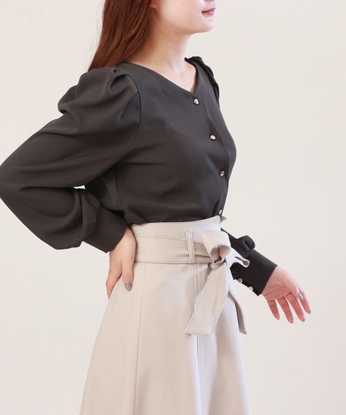 TRUDEA（トルディア）の「ボリュームスリーブブラウス（シャツ/ブラウス・レディース・ホワイト/チャコールグレー・SMALL/MEDIUM）」の10枚目の写真