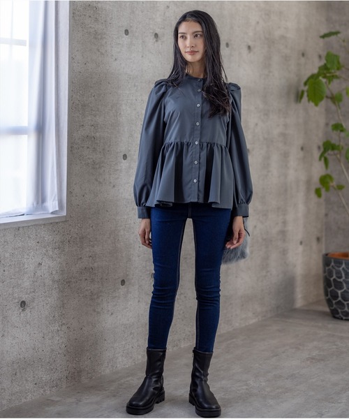 clear（クリア）の「ロングスリーブペプラムブラウス（シャツ/ブラウス・レディース・ブラック/オフホワイト/グレー・F）」の17枚目の写真