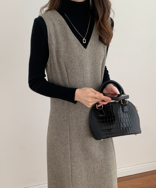 ABITOKYO（アビトーキョー）の「VネックAラインロングジャンパースカート（ジャンパースカート・レディース・ブラウン/グレー/ブラック・S/M）」の4枚目の写真