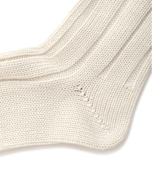 MHL.（エムエイチエル）の「WIDE RIB COTTON SOCK（ソックス/靴下・メンズ・グレー系その他3/ホワイト系その他3/オリーブ・FREE）」の5枚目の写真