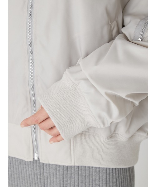 Mila Owen（ミラオーウェン）の「ポケットデザインオーバーサイズMA-1（MA-1・レディース・ブラック/カーキ/アイボリー・1/0）」の8枚目の写真