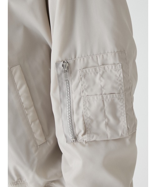 Mila Owen（ミラオーウェン）の「ポケットデザインオーバーサイズMA-1（MA-1・レディース・ブラック/カーキ/アイボリー・1/0）」の9枚目の写真