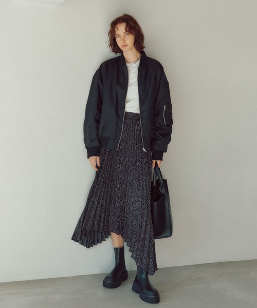 Mila Owen（ミラオーウェン）の「ポケットデザインオーバーサイズMA-1（MA-1・レディース・ブラック/カーキ/アイボリー・1/0）」の4枚目の写真