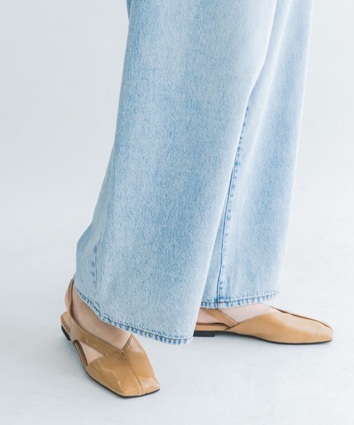 KBF(ケイビーエフ)の「スクエアトゥアシンメトリーミュール(サンダル・レディース・キャメル/ブラック・36/37/38)」の3枚目の写真