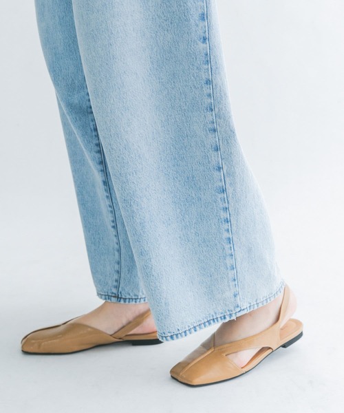 KBF(ケイビーエフ)の「スクエアトゥアシンメトリーミュール(サンダル・レディース・キャメル/ブラック・36/37/38)」の4枚目の写真