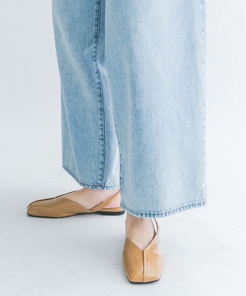 KBF(ケイビーエフ)の「スクエアトゥアシンメトリーミュール(サンダル・レディース・キャメル/ブラック・36/37/38)」の5枚目の写真