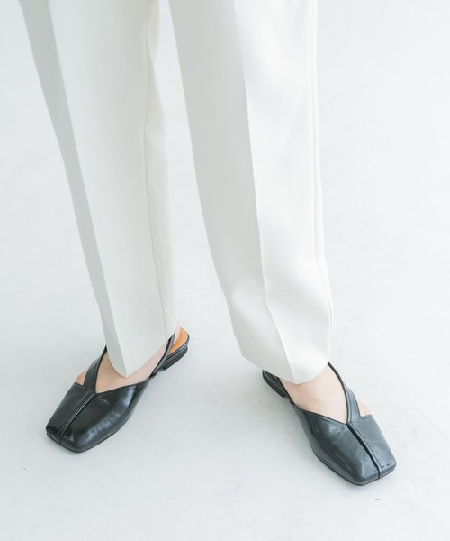 KBF(ケイビーエフ)の「スクエアトゥアシンメトリーミュール(サンダル・レディース・キャメル/ブラック・36/37/38)」の14枚目の写真