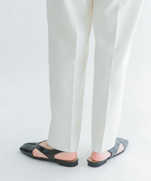 KBF(ケイビーエフ)の「スクエアトゥアシンメトリーミュール(サンダル・レディース・キャメル/ブラック・36/37/38)」の17枚目の写真