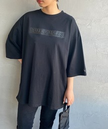 1PIU1UGUALE3  RELAX  | [1PIU1UGUALE3 RELAX/ウノピゥウノウグァーレトレ リラックス] 別注 エンボスボックスロゴ Tシャツ(Tシャツ/カットソー)